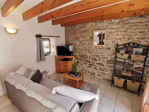 Living area - Vrbo Property (Mahalon)