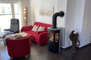 Smart-TV, Kamin, Stereoanlage