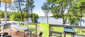 Charming Lake Camelot Family Retreat