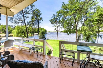 Charming Lake Camelot Family Retreat