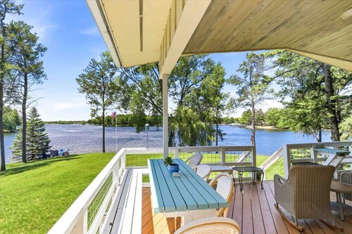 Charming Lake Camelot Family Retreat