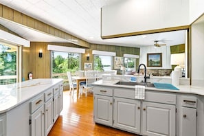 Coffee/tea maker, fridge, microwave, oven