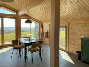 Dining - Blockhouse on winery in seclusion (Schweppenhausen)