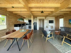 TV - Blockhouse on winery in seclusion (Schweppenhausen)