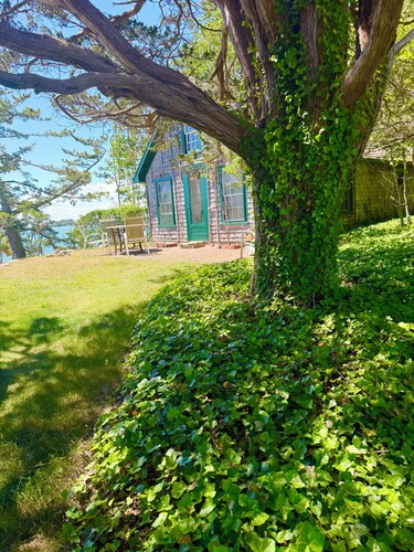 Woods hole getaway with panoramic views