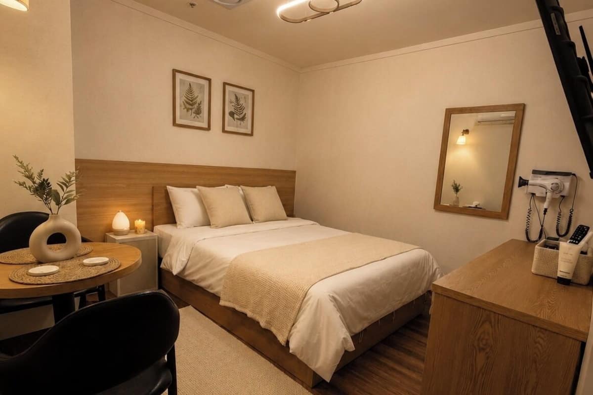 Standard Room | Desk, WiFi (free), bed sheets
