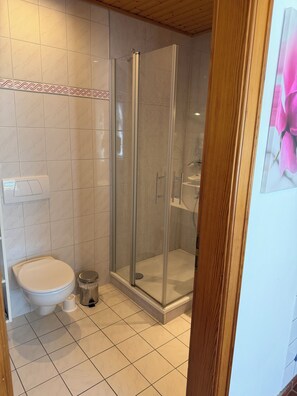 Bathroom - Vrbo Property (Bösdorf)