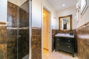 Bathroom - 143 - Spacious Villa with Private Pool & Stunning Views (Fuengirola)