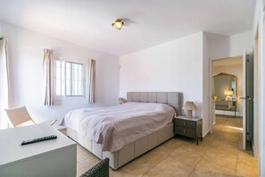 5 bedrooms - 143 - Spacious Villa with Private Pool & Stunning Views (Fuengirola)