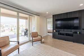 Interior - 4BR Gold Canyon fire pit, pickleball, basketball & outdoor amenities (Gold Canyon)