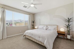 Iron/ironing board, free WiFi, bed sheets - 4BR Gold Canyon fire pit, pickleball, basketball & outdoor amenities (Gold Canyon)
