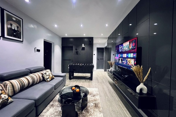 Deluxe Apartment, Balcony, City View | Living area