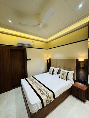 Basic Double Room - Kashi Vilas Inn (Varanasi)