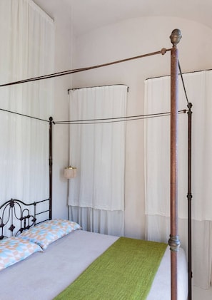 Room - Vrbo Property (Marina Grande)