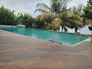 Kolam renang terbuka 