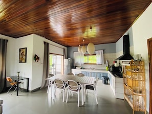 Deluxe-Villa, 2 Schlafzimmer, Blick auf den Innenhof | Speisen