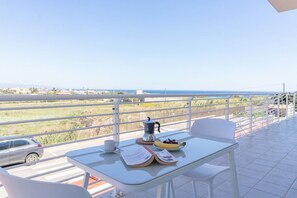 Outdoor dining - Charming 60 sqm apartment, on two levels, for four people, located within the renowned Borgo 84 residential complex—which features two swimming pools, a sports area, and a cycle path. The property is just 3 km from the center of Marzamemi, one of Italy (Pachino)