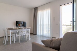 TV - Charming 60 sqm apartment, on two levels, for four people, located within the renowned Borgo 84 residential complex—which features two swimming pools, a sports area, and a cycle path. The property is just 3 km from the center of Marzamemi, one of Italy (Pachino)