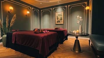 Salas de tratamiento para parejas, un sauna, baño turco