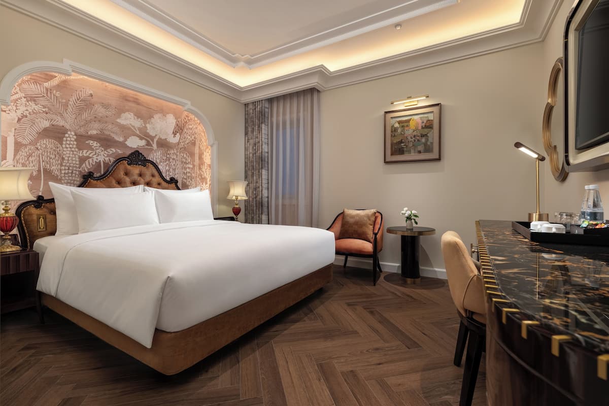 Executive Double room | Camas con efecto memoria, minibar y caja de seguridad en la habitación 