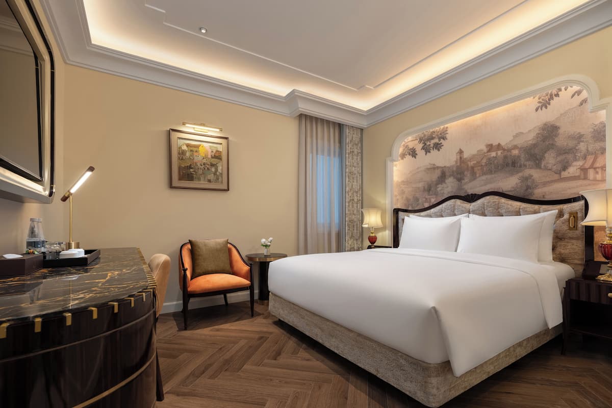 Deluxe Double room | Camas con efecto memoria, minibar y caja de seguridad en la habitación 