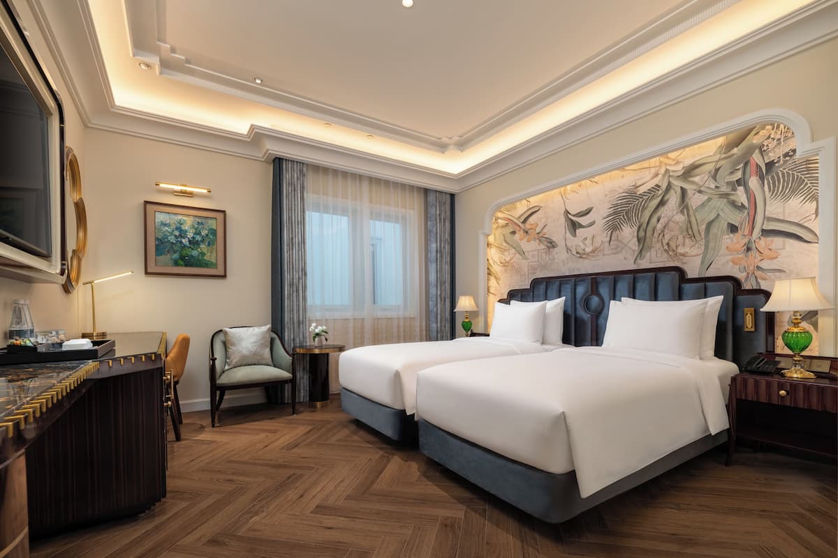 Premium Twin Room | Camas con efecto memoria, minibar y caja de seguridad en la habitación 