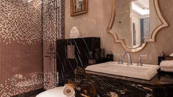 Bañera y ducha independientes, cabezal de ducha tipo lluvia