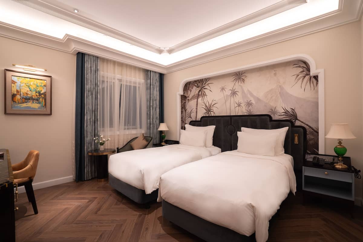 Habitació doble o amb dos llits individuals de luxe | Matalassos d'escuma viscoelàstica, minibar i caixa forta a l'habitació