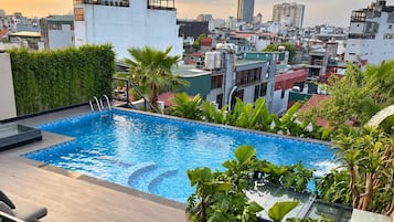 Hồ bơi sân thượng