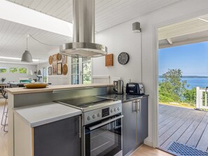 Kühlschrank, Geschirrspüler, Kochgeschirr/Geschirr/Besteck