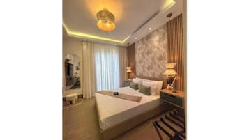 1 Schlafzimmer, Zimmersafe, Schreibtisch, Bügeleisen/Bügelbrett
