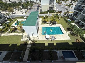 Outdoor pool - Luxe Vacation Suite in Punta Cana Coco Bongo and Downtown Center🏙️ (punta cana)