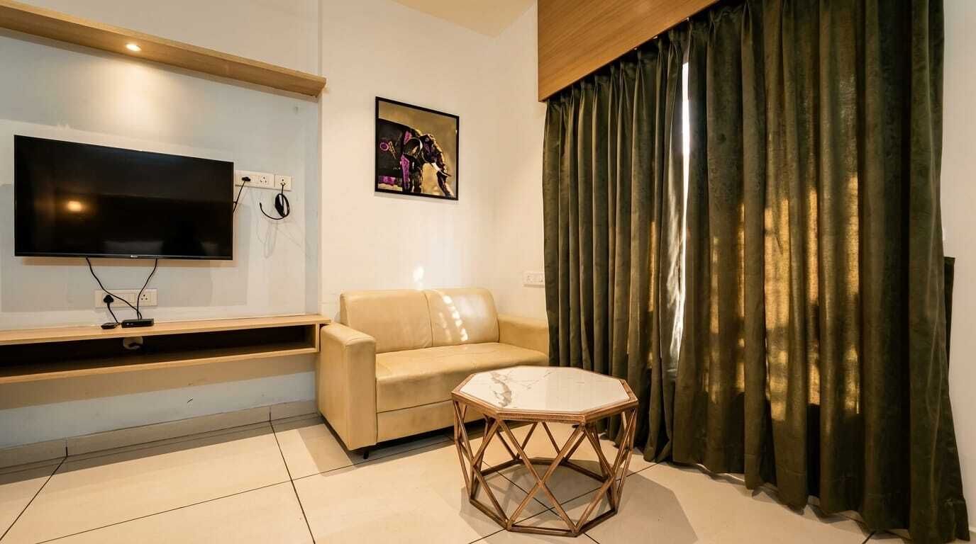 Studio, City View | Living area