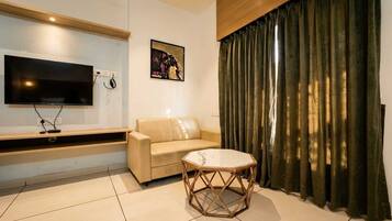 Studio, City View | Living area