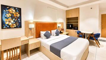 Studio, City View | Desk, iron/ironing board, WiFi (free)