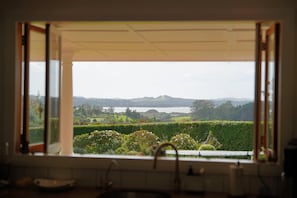 Interior - Private tropical paradise in Kerikeri with pool (Kerikeri)