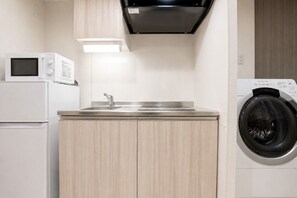 Deluxe Apartment, Balcony | Private kitchen - Seven Residence Nipponbashi (Osakashi,chuoku,nipponbashi)
