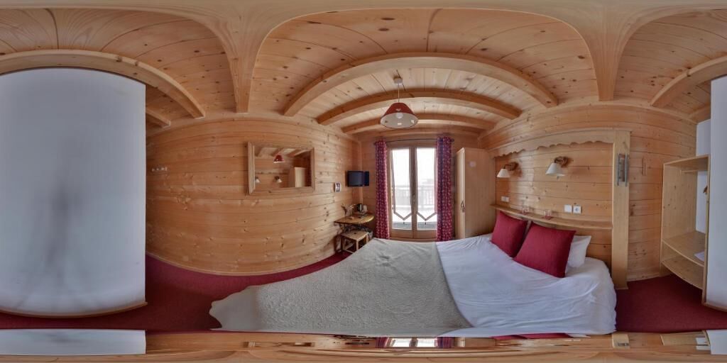 Klassieke kamer, 1 twee- of 2 eenpersoonsbedden, balkon, uitzicht op bergen | Een kluis op de kamer, een strijkplank/strijkijzer, gratis wifi