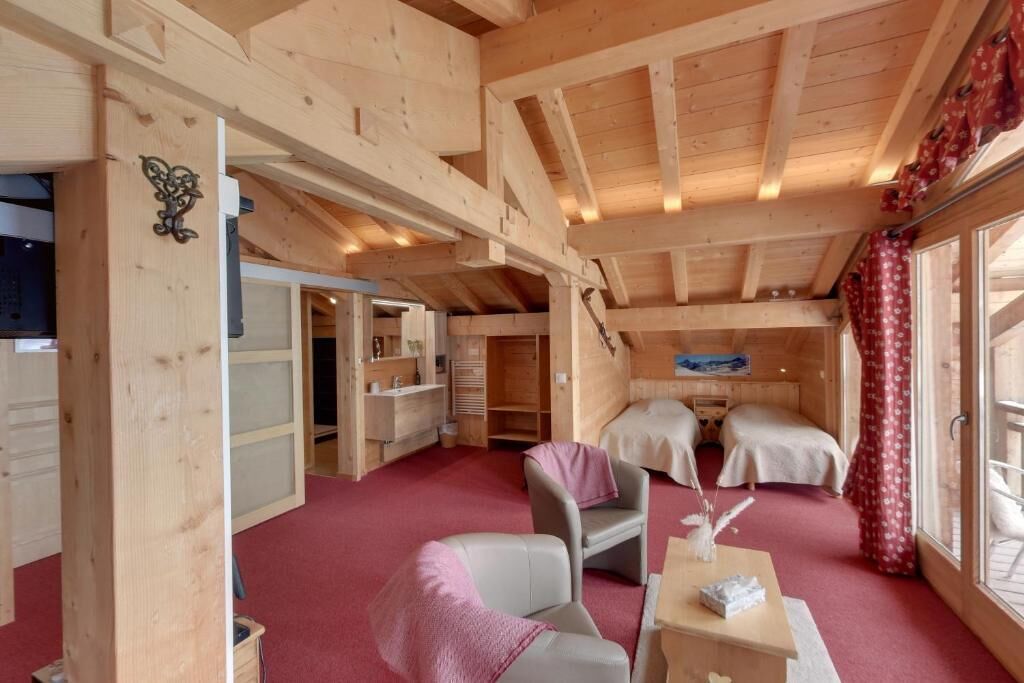 Luxe kamer, balkon, uitzicht op bergen | Een kluis op de kamer, een strijkplank/strijkijzer, gratis wifi