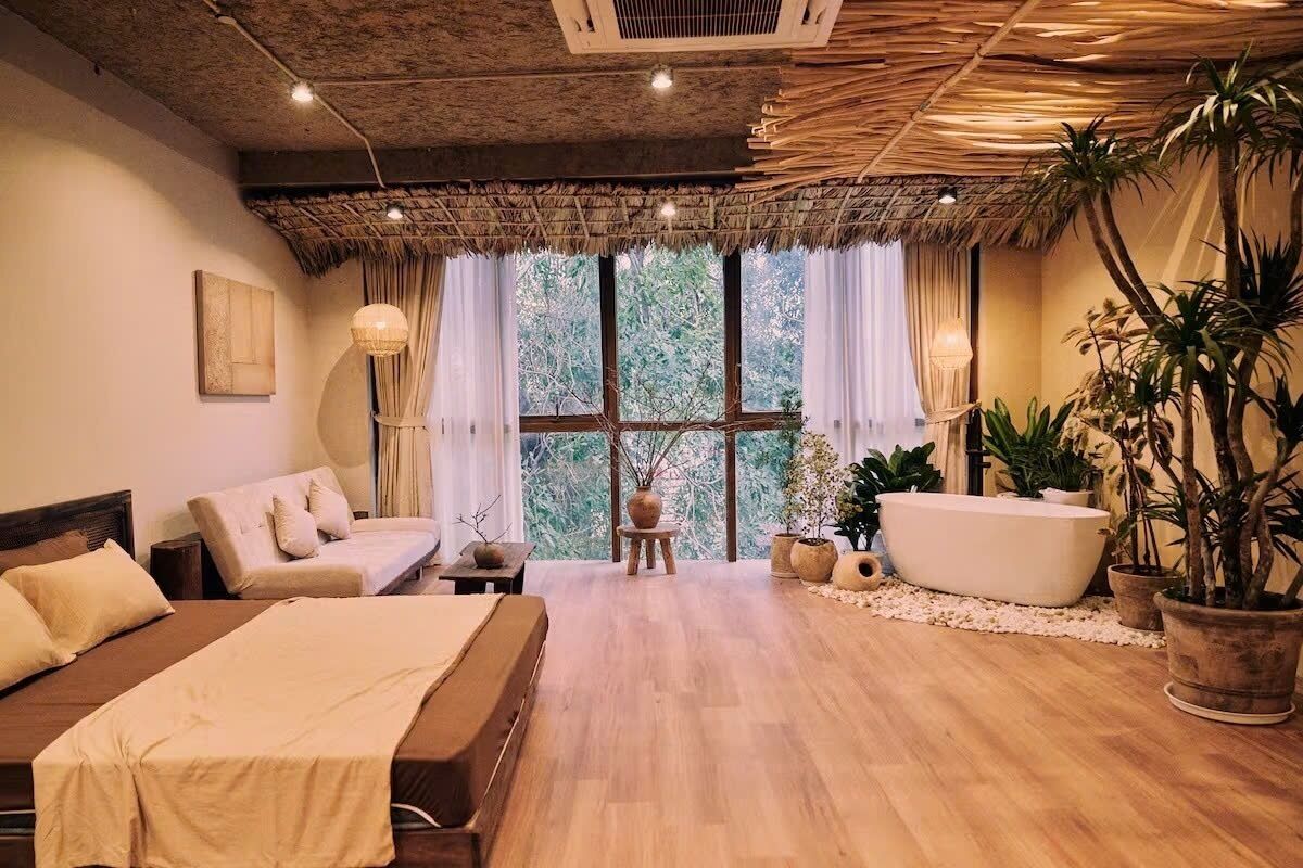6 bedrooms, iron/ironing board, WiFi, bed sheets