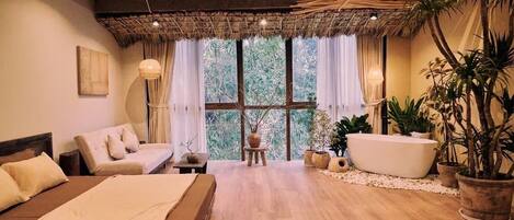 6 bedrooms, iron/ironing board, WiFi, bed sheets