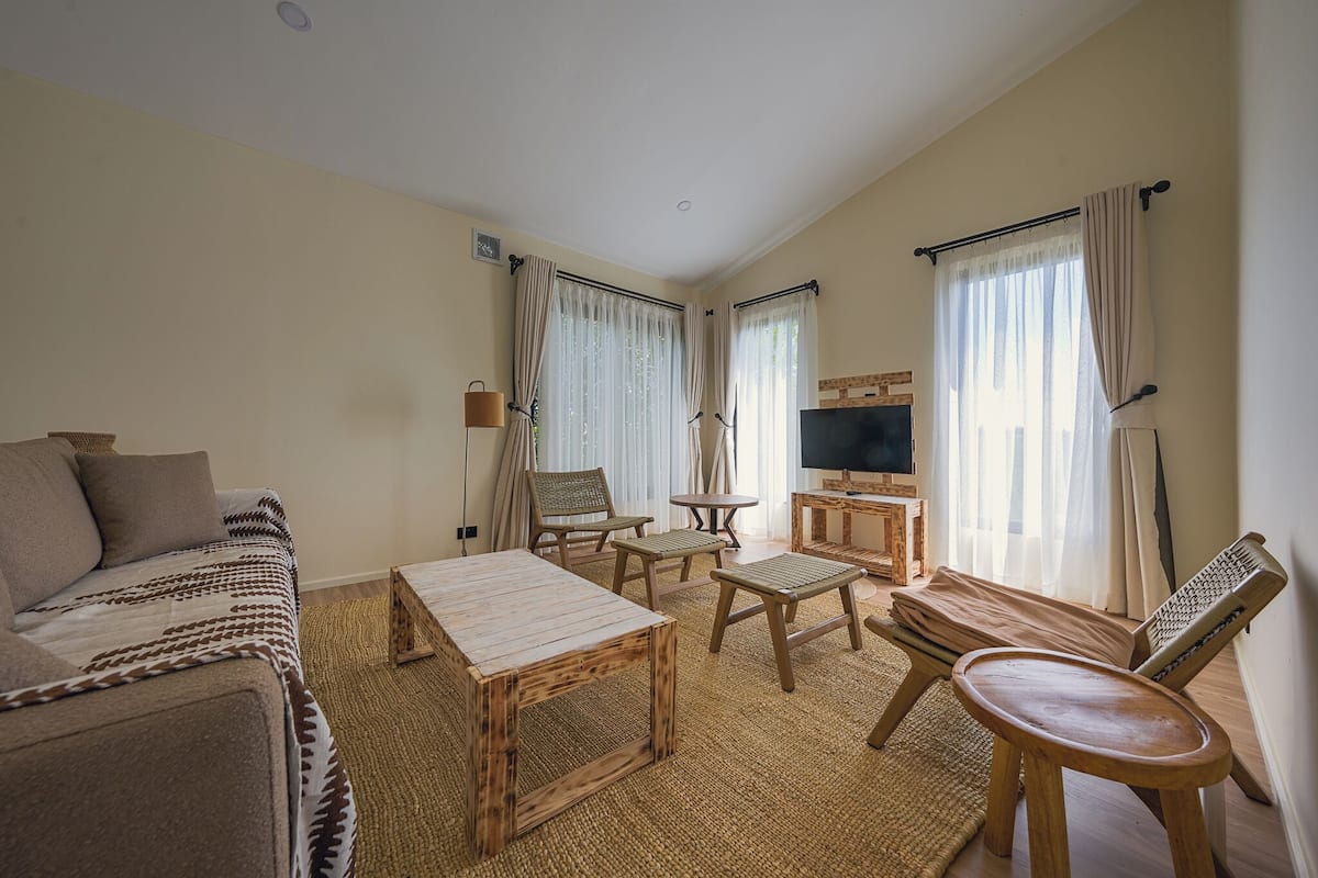 Family Suite, Valley View | Living area