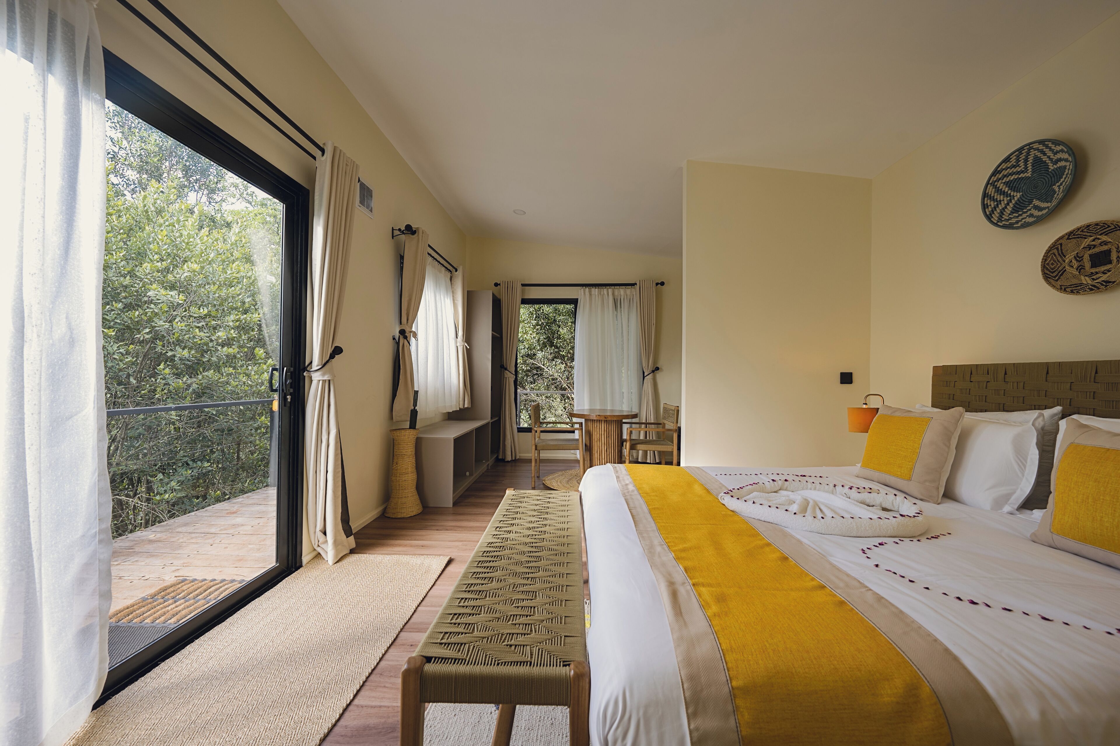 Standard-Studiosuite, Talblick | Hochwertige Bettwaren, Daunenbettdecken, Schreibtisch