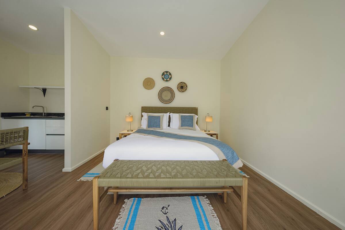 Superior Studio Suite, Valley View | Premium bedding, down comforters, desk, laptop workspace