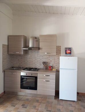 Standard Studio | Private kitchen | Cookware/dishes/utensils
