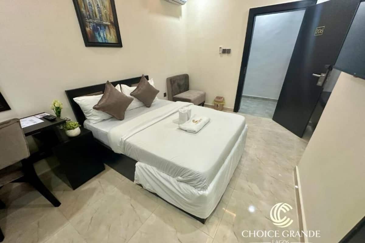 Deluxe Double Room | Desk, laptop workspace, free WiFi