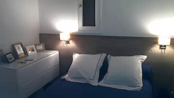 Iron/ironing board, bed sheets