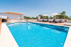 Pool - Cubo's Complejo Rural Las Perseas Apartamento 5 / communal pool / air conditioning / free Wi-Fi (Alhaurín el Grande)