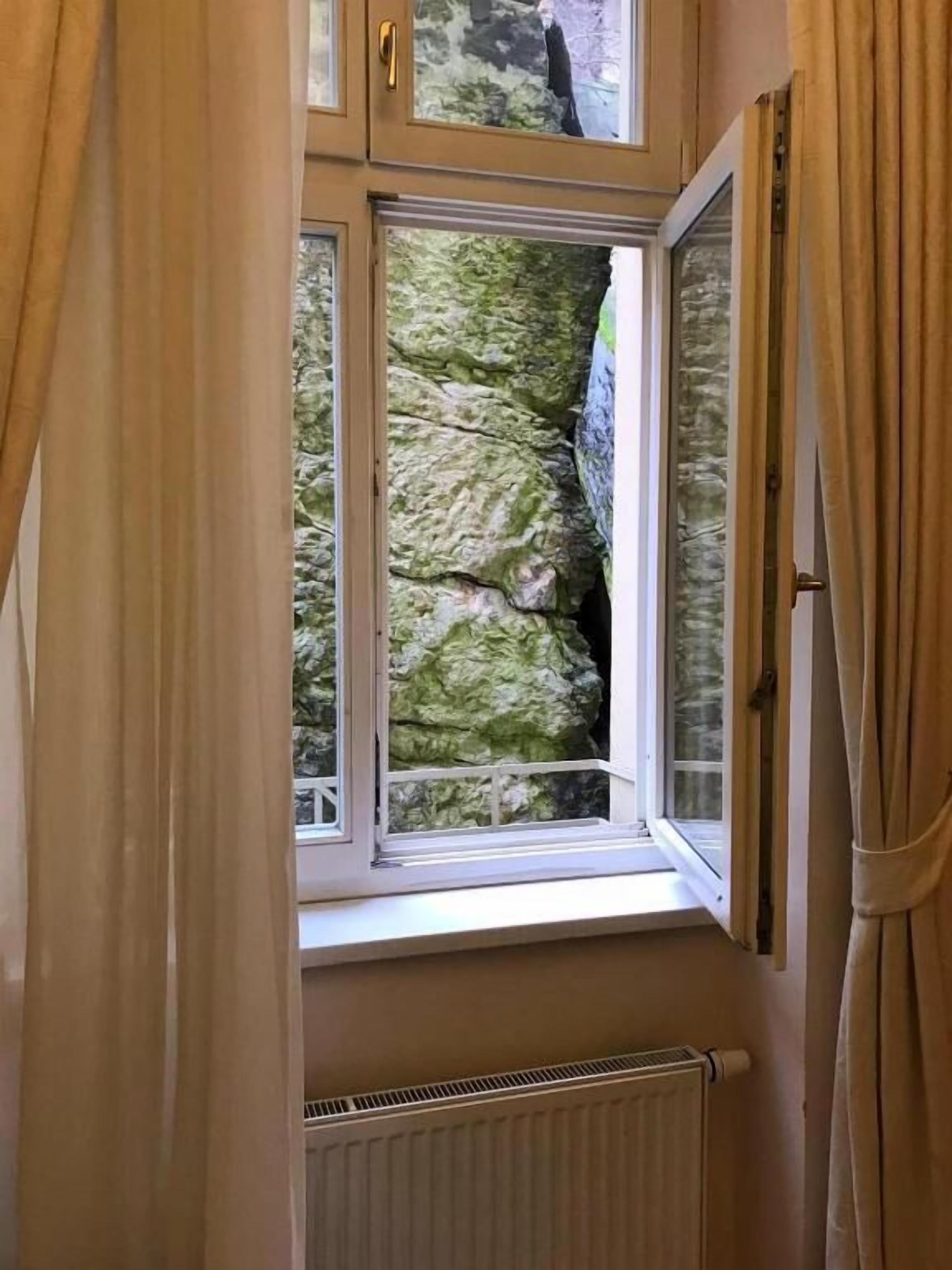 Economy Twin Room, Courtyard View | Interior