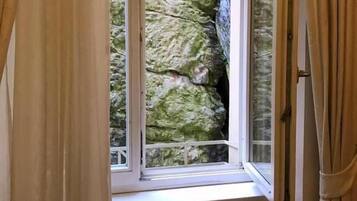 Economy Twin Room, Courtyard View | Interior